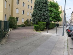 Poteaux trottoir Braille, avr. 2009 Poteaux trottoir Braille